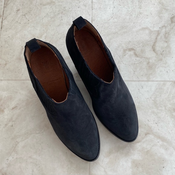 $278 Frye Ilana Shootie Western Black Suede Stack Heels Ankle Boots Booties 7.5 - Picture 3 of 13